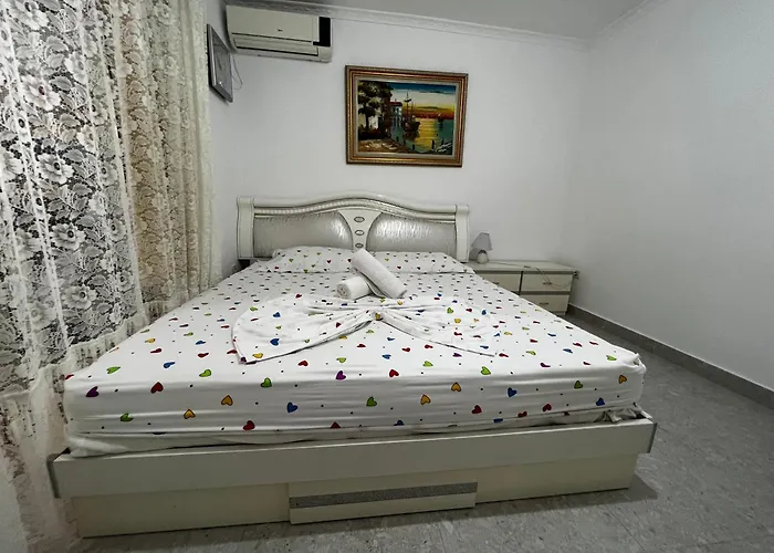 アパート Boulevard ティラナ