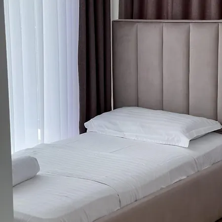 Boulevard Apartment *