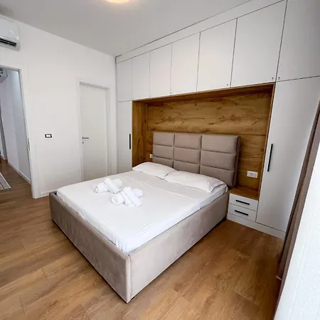 Boulevard Apartment
